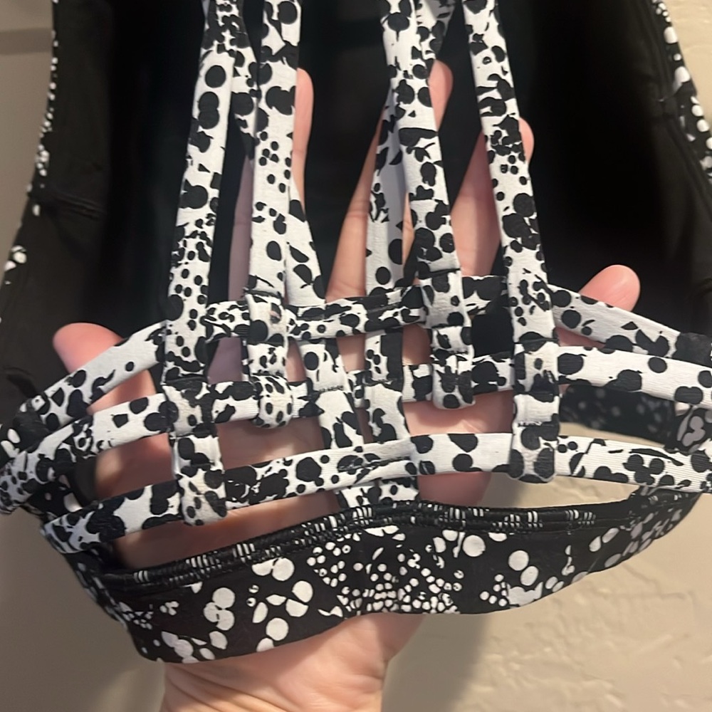 Lululemon Slide With Me Bra Chirasu Black / Chirakasu Alpine White - Picture 6 of 8